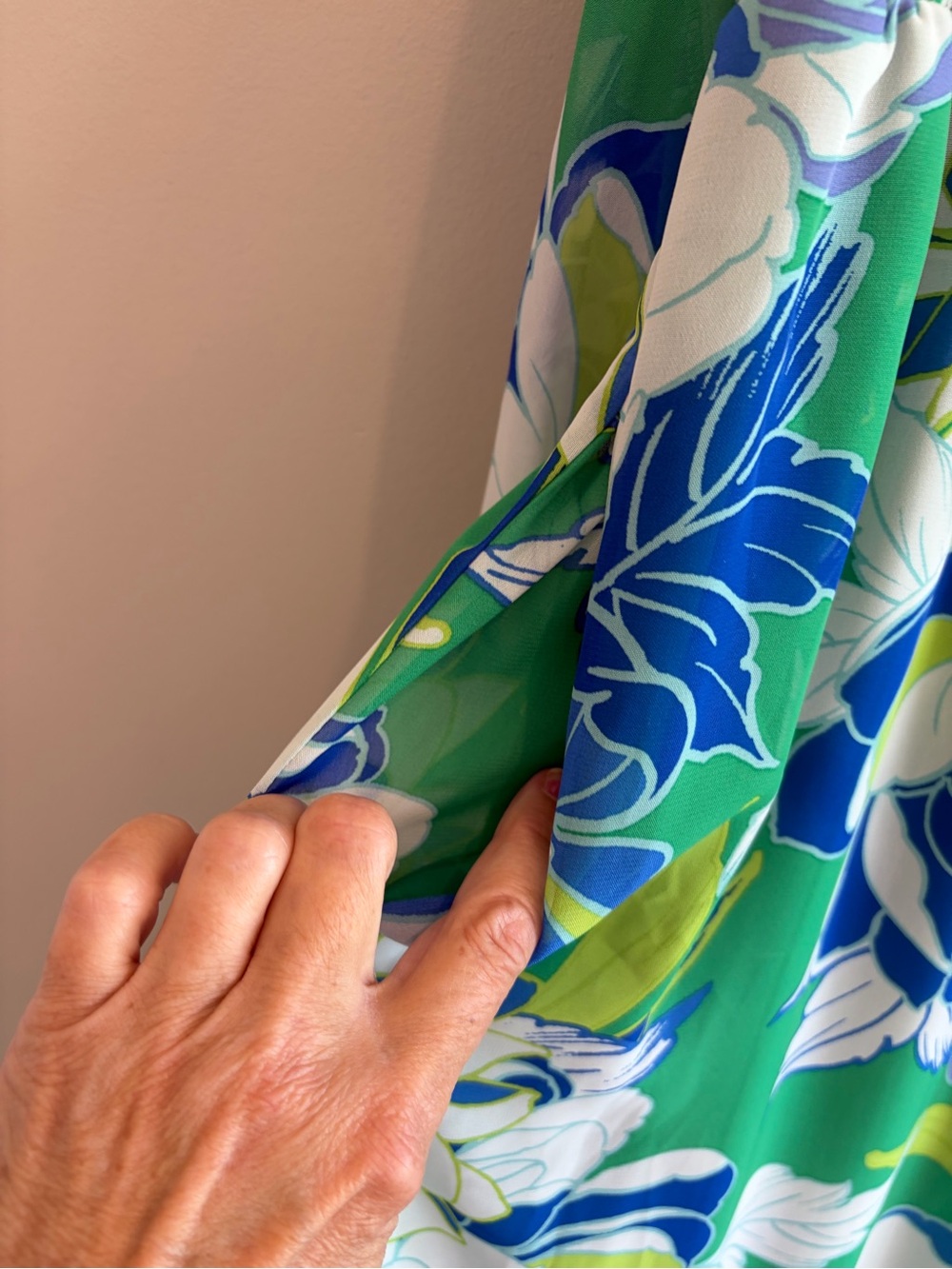 Beautiful JESSICA HOWARD Floor Length Light Flowy Dress in Size 16. - Picture 9 of 15